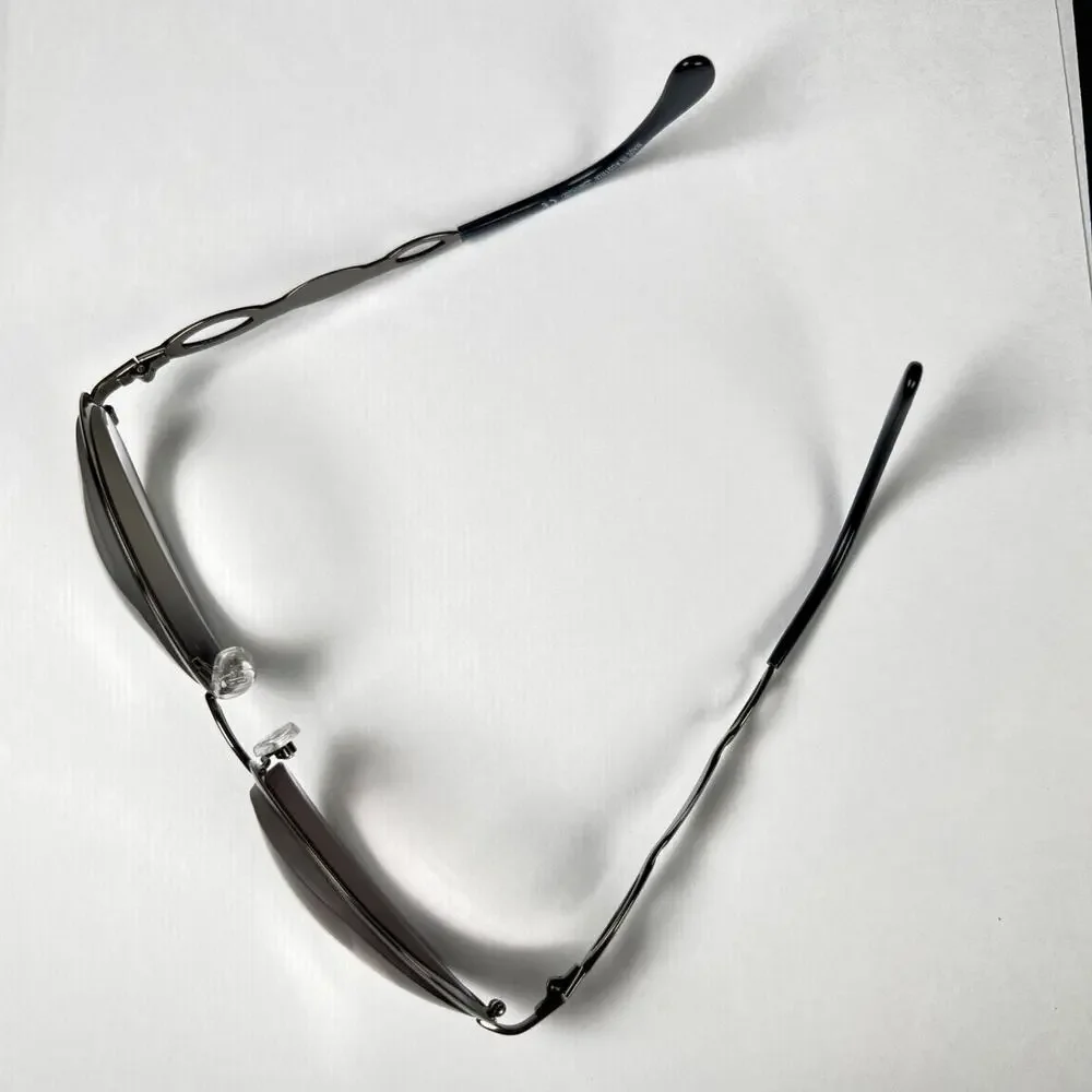 Silhouette that eyeglasses whether